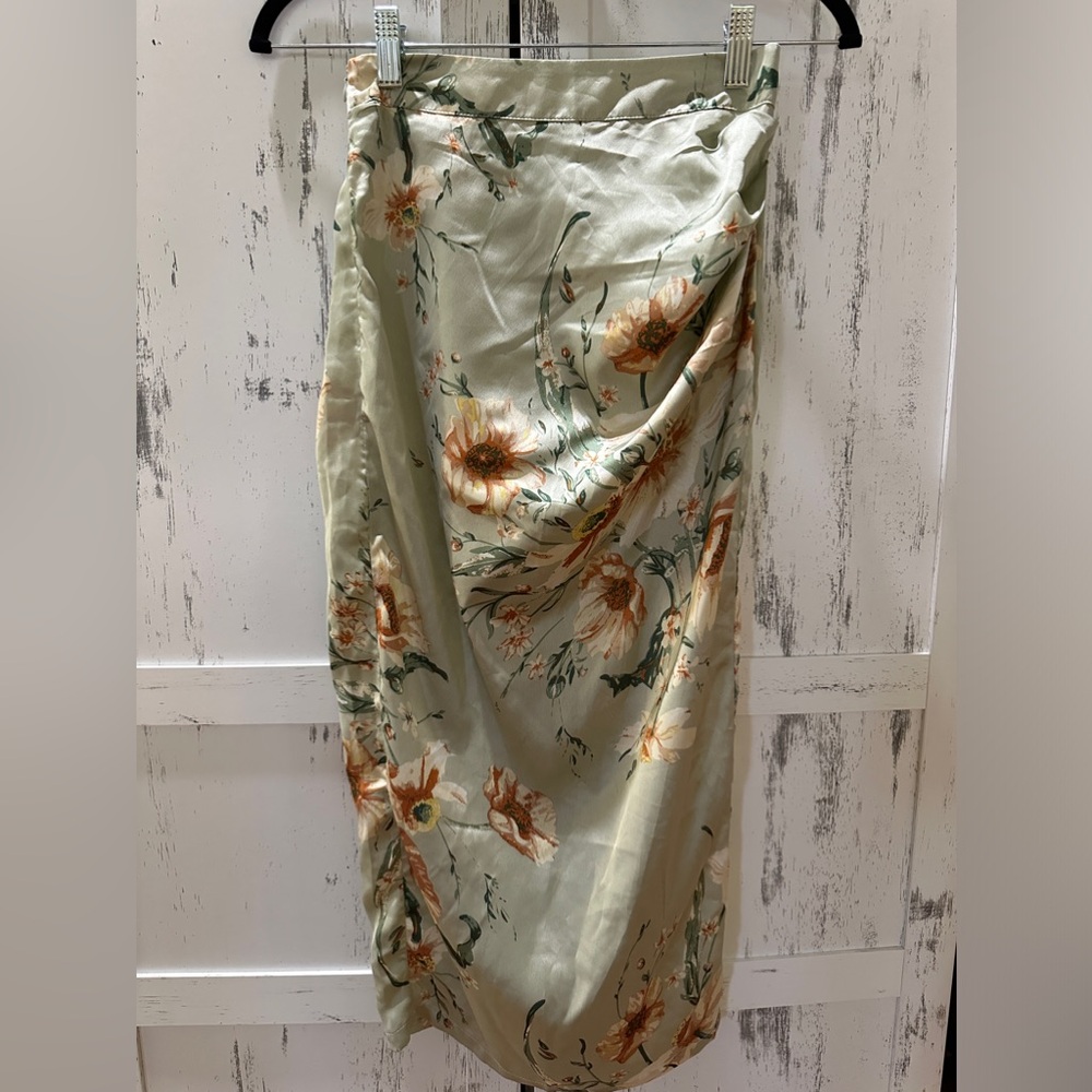 SHEIN slim style skirt